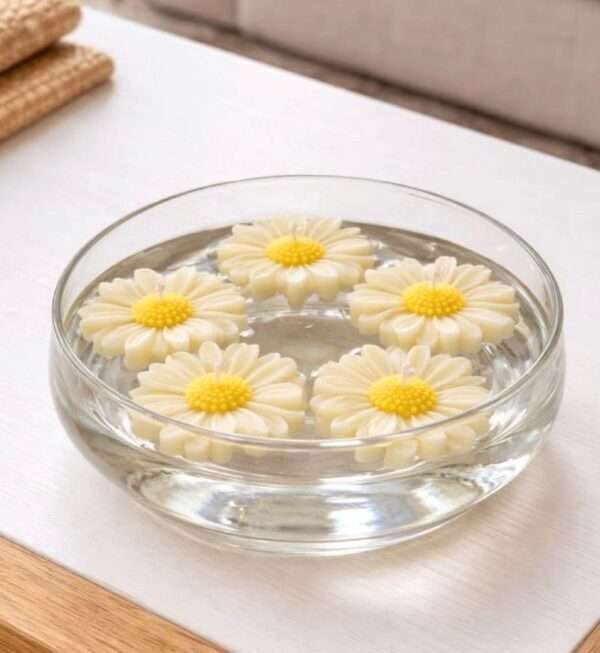 Handcrafted floating candle in water – Pavanea